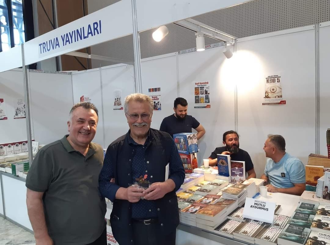 14 / 22 Mayıs 2022 Kocaeli Kitap Fuarı Mutlu Aydurmuş İmza Günü 