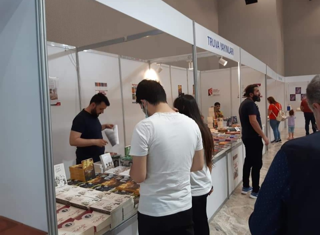 14 / 22 Mayıs 2022 Kocaeli Kitap Fuarı Mutlu Aydurmuş İmza Günü 