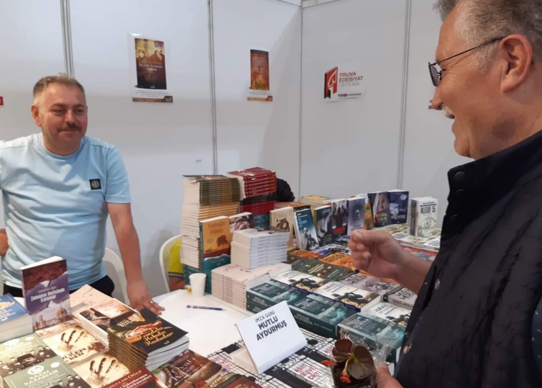 14 / 22 Mayıs 2022 Kocaeli Kitap Fuarı Mutlu Aydurmuş İmza Günü 