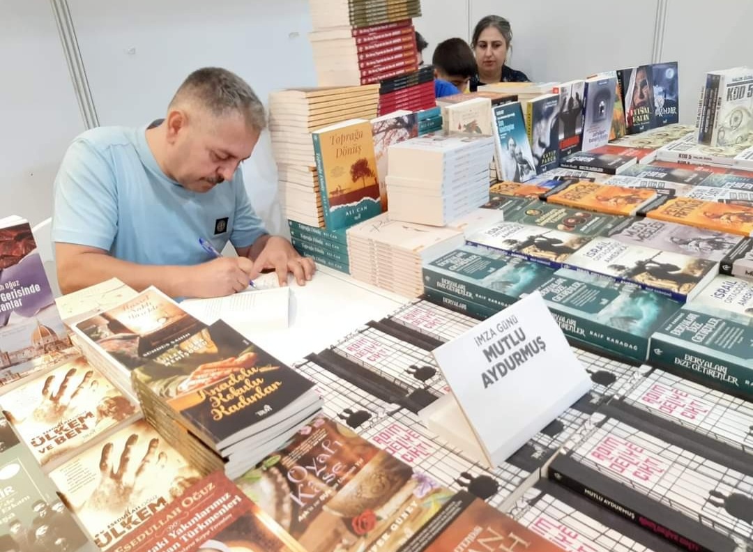 14 / 22 Mayıs 2022 Kocaeli Kitap Fuarı Mutlu Aydurmuş İmza Günü 
