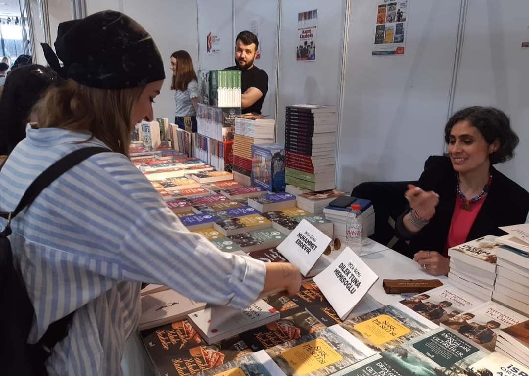 14 / 22 Mayıs 2022 Kocaeli Kitap Fuarı -  Dilek Tuna Memişoğlu &  Muhammet Erdevir İmza Günü 