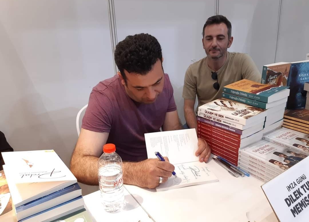 14 / 22 Mayıs 2022 Kocaeli Kitap Fuarı -  Dilek Tuna Memişoğlu &  Muhammet Erdevir İmza Günü 