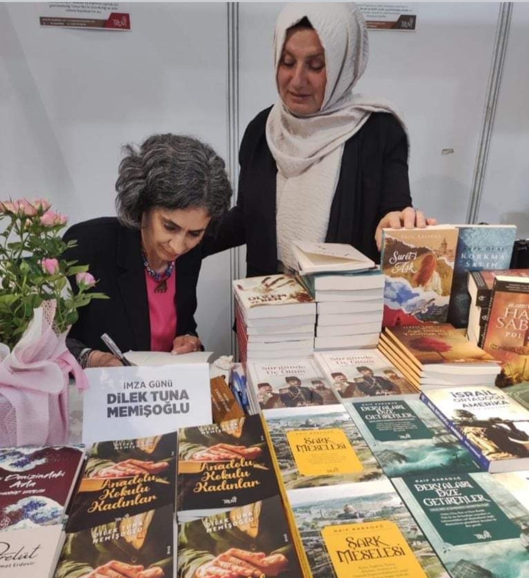 14 / 22 Mayıs 2022 Kocaeli Kitap Fuarı -  Dilek Tuna Memişoğlu &  Muhammet Erdevir İmza Günü 