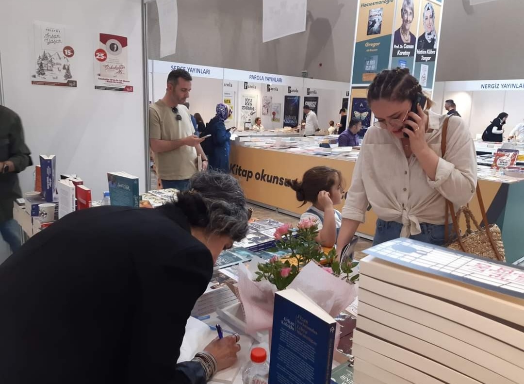 14 / 22 Mayıs 2022 Kocaeli Kitap Fuarı -  Dilek Tuna Memişoğlu &  Muhammet Erdevir İmza Günü 