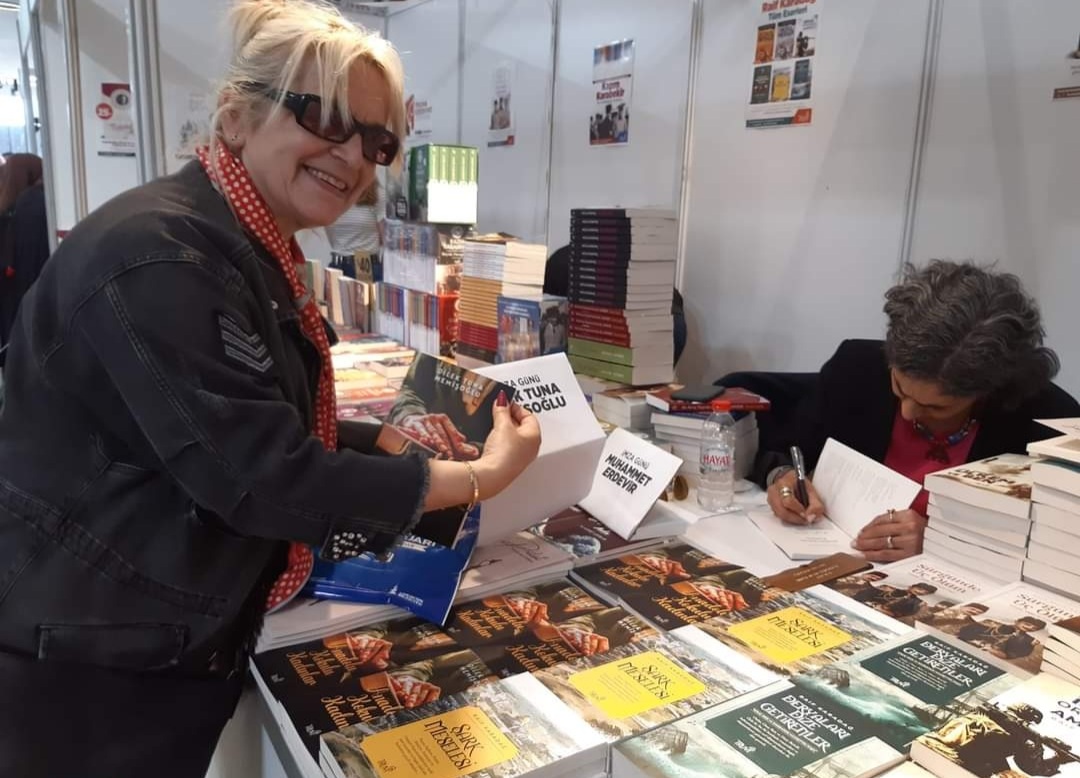 14 / 22 Mayıs 2022 Kocaeli Kitap Fuarı -  Dilek Tuna Memişoğlu &  Muhammet Erdevir İmza Günü 