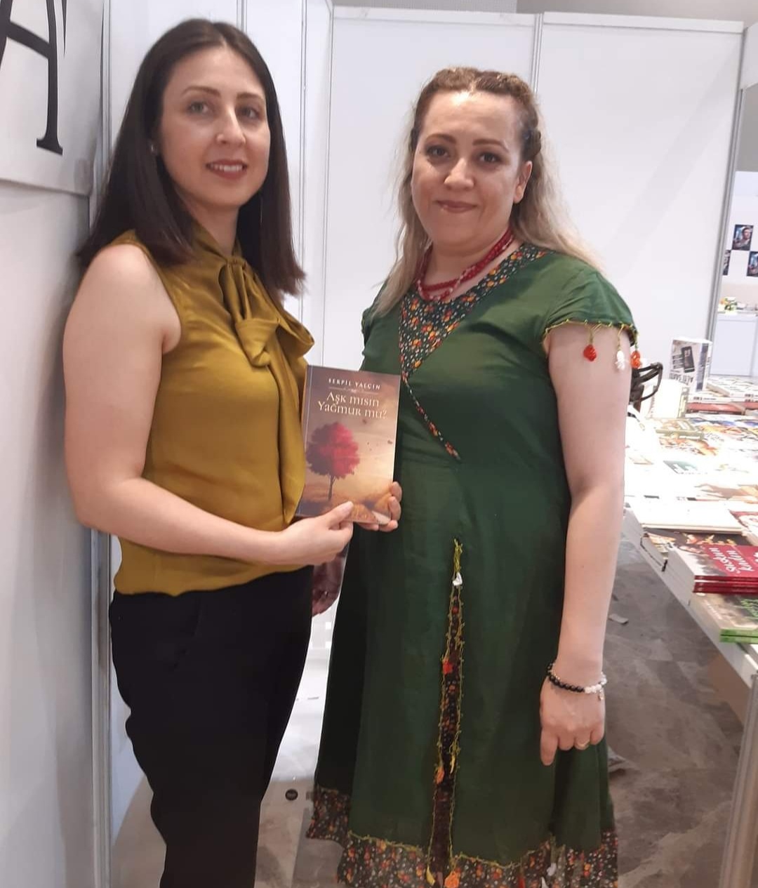 14 / 22 Mayıs 2022 Kocaeli Kitap Fuarı Serpil Yalçın &  Sami Çelik İmza Günü 
