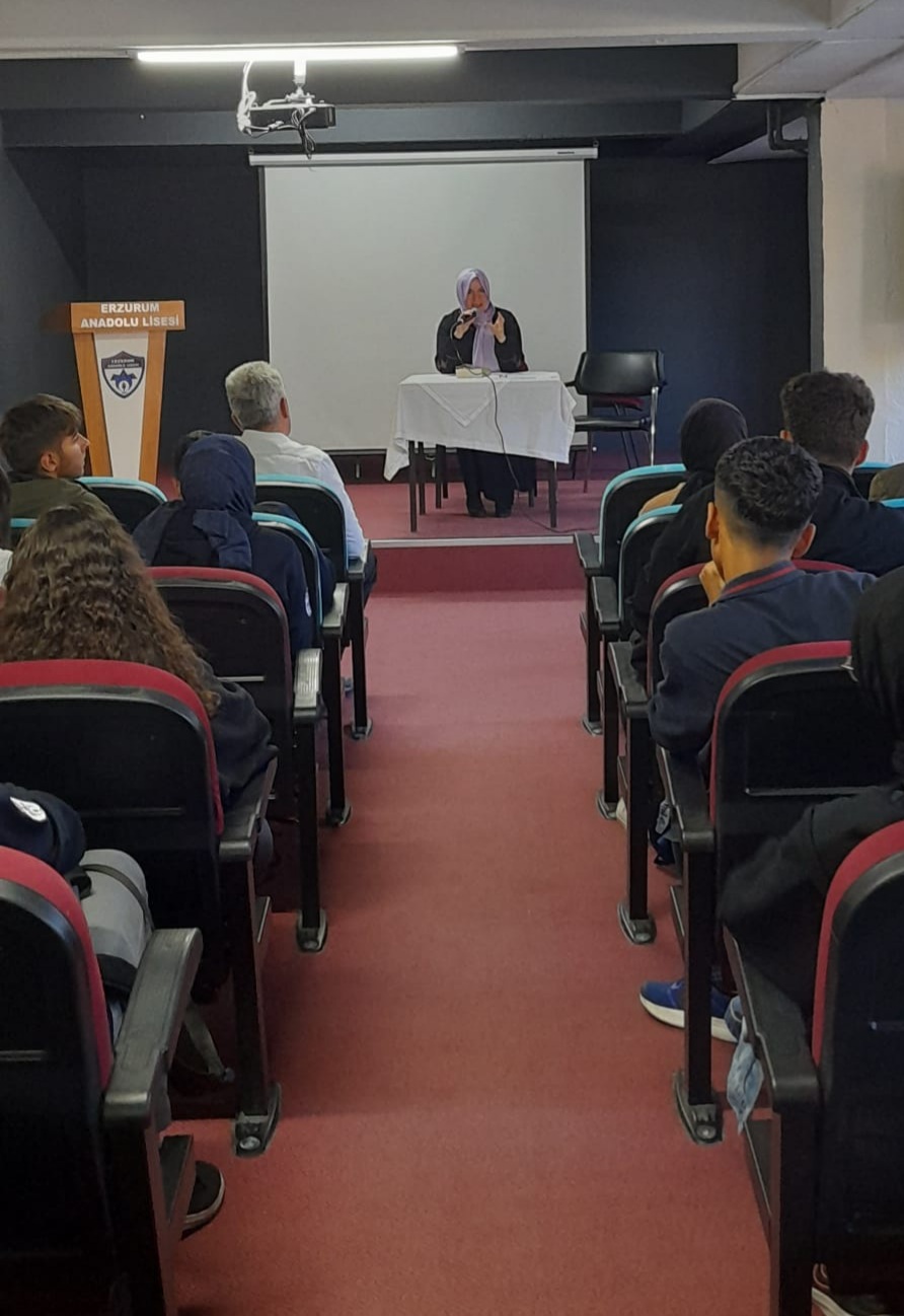 Genel Yayın Yönetmenimiz Yazar Ayfer Güney Konferans Verdi