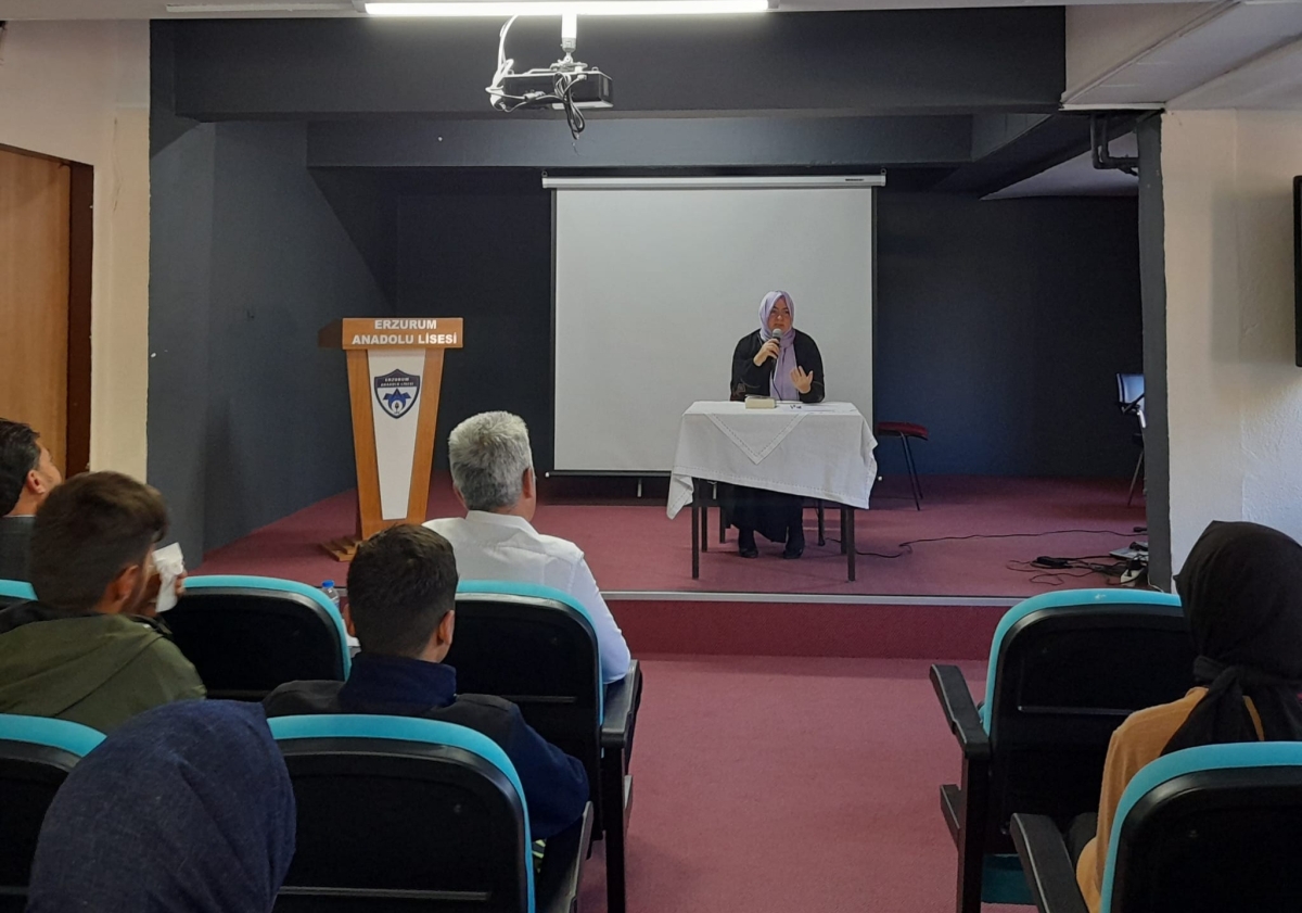 Genel Yayın Yönetmenimiz Yazar Ayfer Güney Konferans Verdi