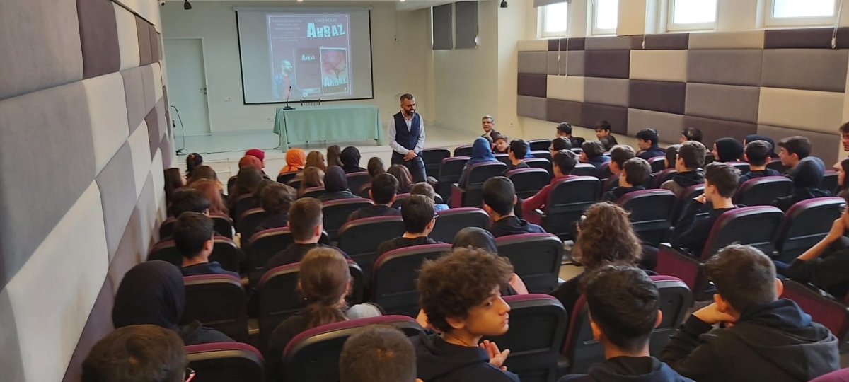 Truva Edebiyat Dergisi Yazı İşleri Müdürü Eğitimci - Yazar Ümit Polat Konferans Verdi