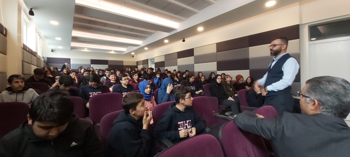 Truva Edebiyat Dergisi Yazı İşleri Müdürü Eğitimci - Yazar Ümit Polat Konferans Verdi