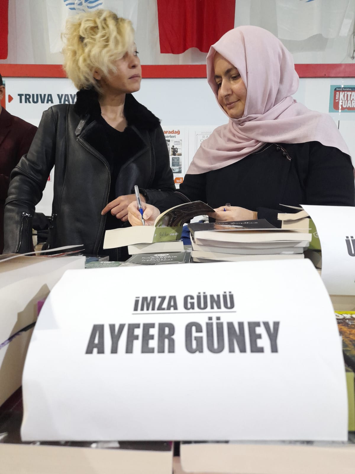 Truva Yayınları ve Truva Edebiyat Dergisi 5. Tuzla Kitap Fuarı İmza Günü- 03 - 04 / Aralık / 2022