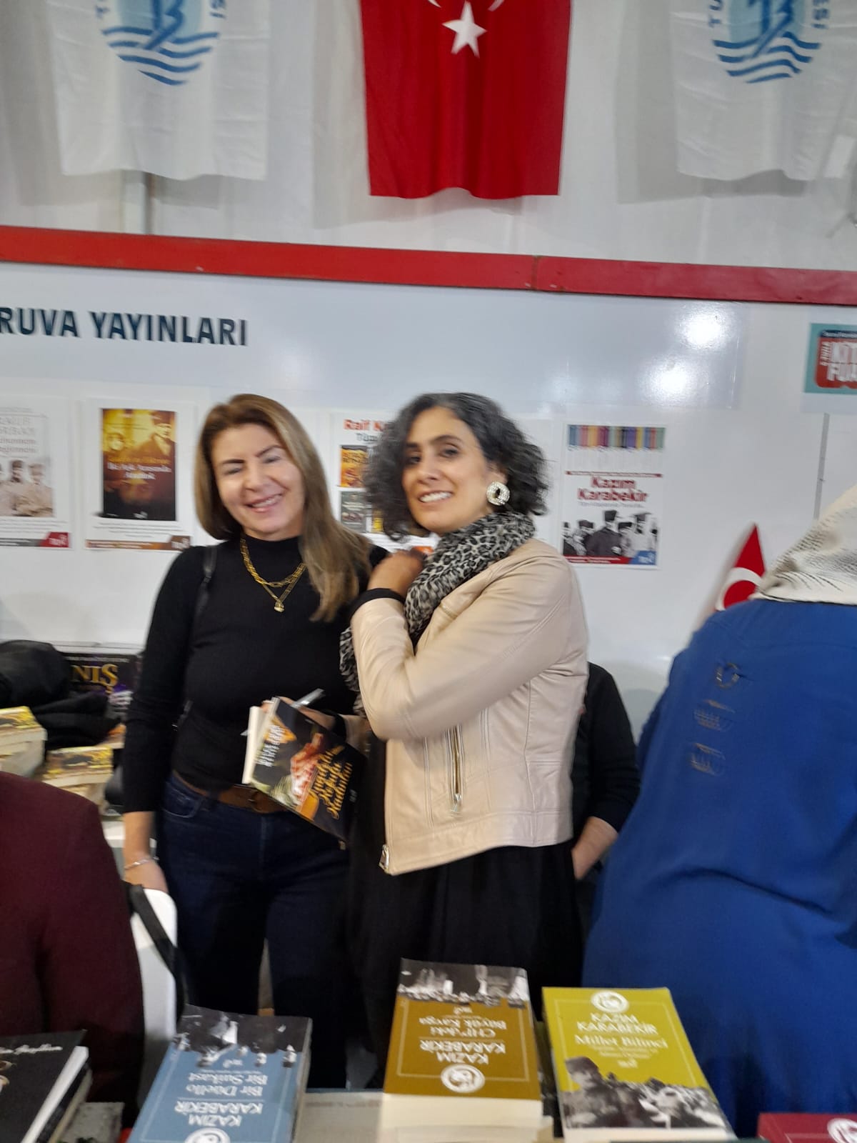 Truva Yayınları ve Truva Edebiyat Dergisi 5. Tuzla Kitap Fuarı İmza Günü- 03 - 04 / Aralık / 2022
