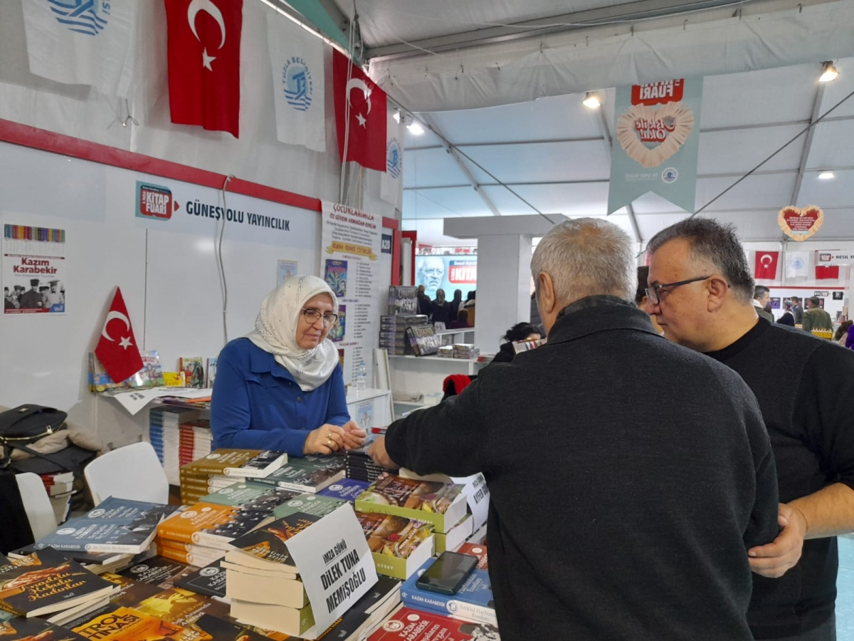 Truva Yayınları ve Truva Edebiyat Dergisi 5. Tuzla Kitap Fuarı İmza Günü- 03 - 04 / Aralık / 2022