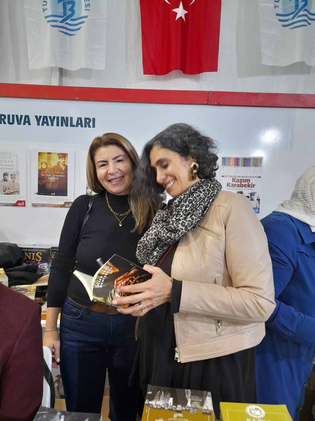 Truva Yayınları ve Truva Edebiyat Dergisi 5. Tuzla Kitap Fuarı İmza Günü- 03 - 04 / Aralık / 2022