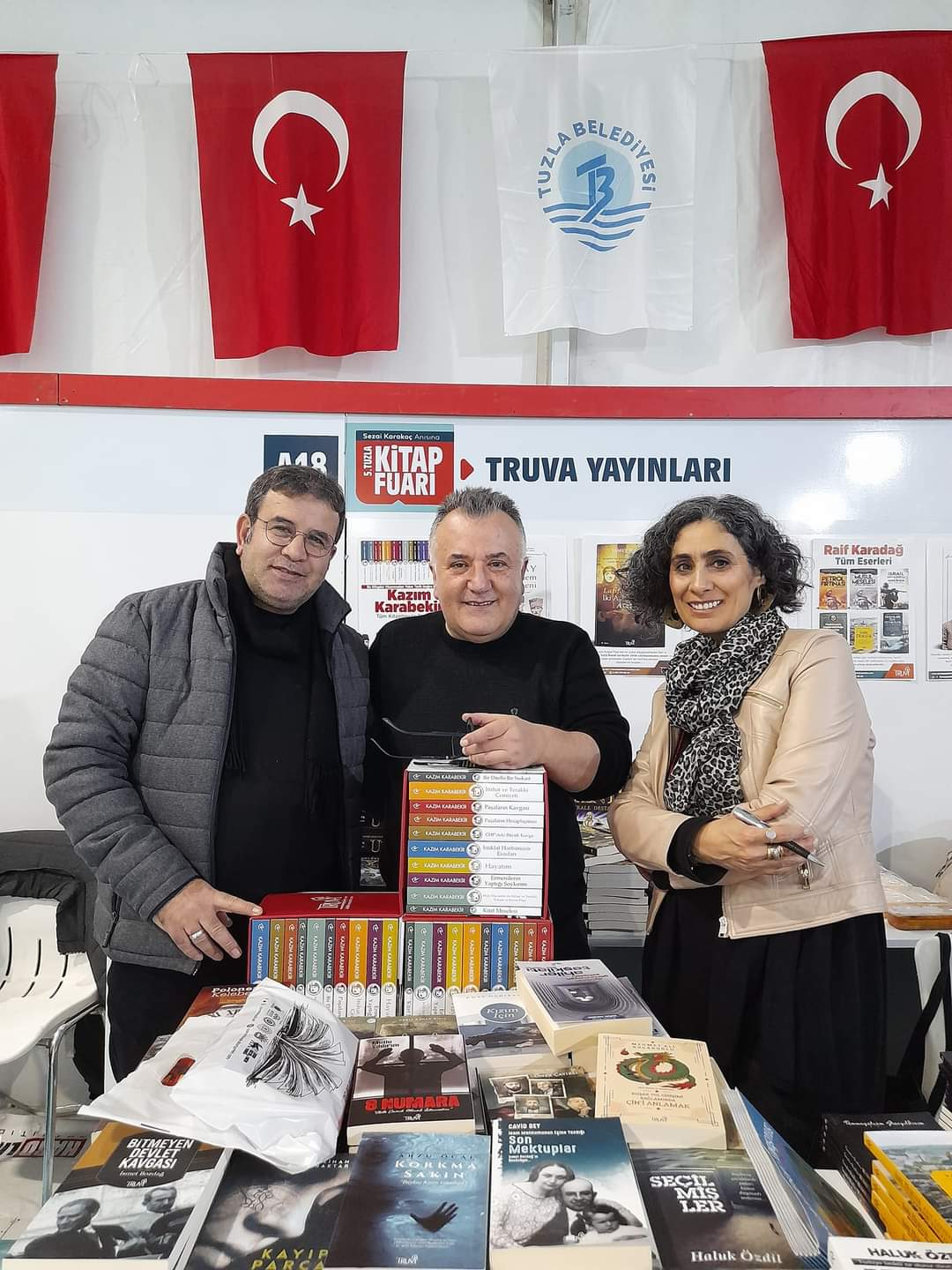 Truva Yayınları ve Truva Edebiyat Dergisi 5. Tuzla Kitap Fuarı İmza Günü- 03 - 04 / Aralık / 2022
