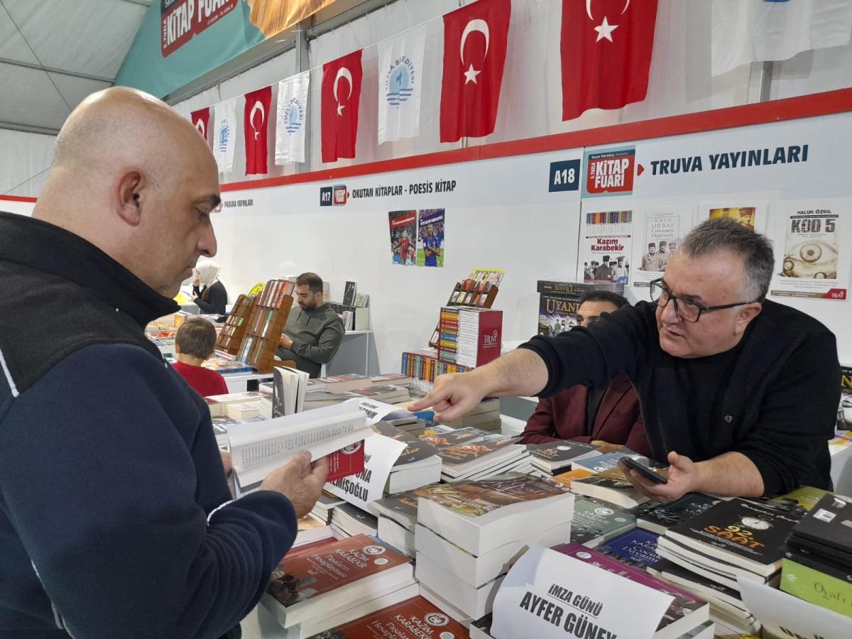 Truva Yayınları ve Truva Edebiyat Dergisi 5. Tuzla Kitap Fuarı İmza Günü- 03 - 04 / Aralık / 2022