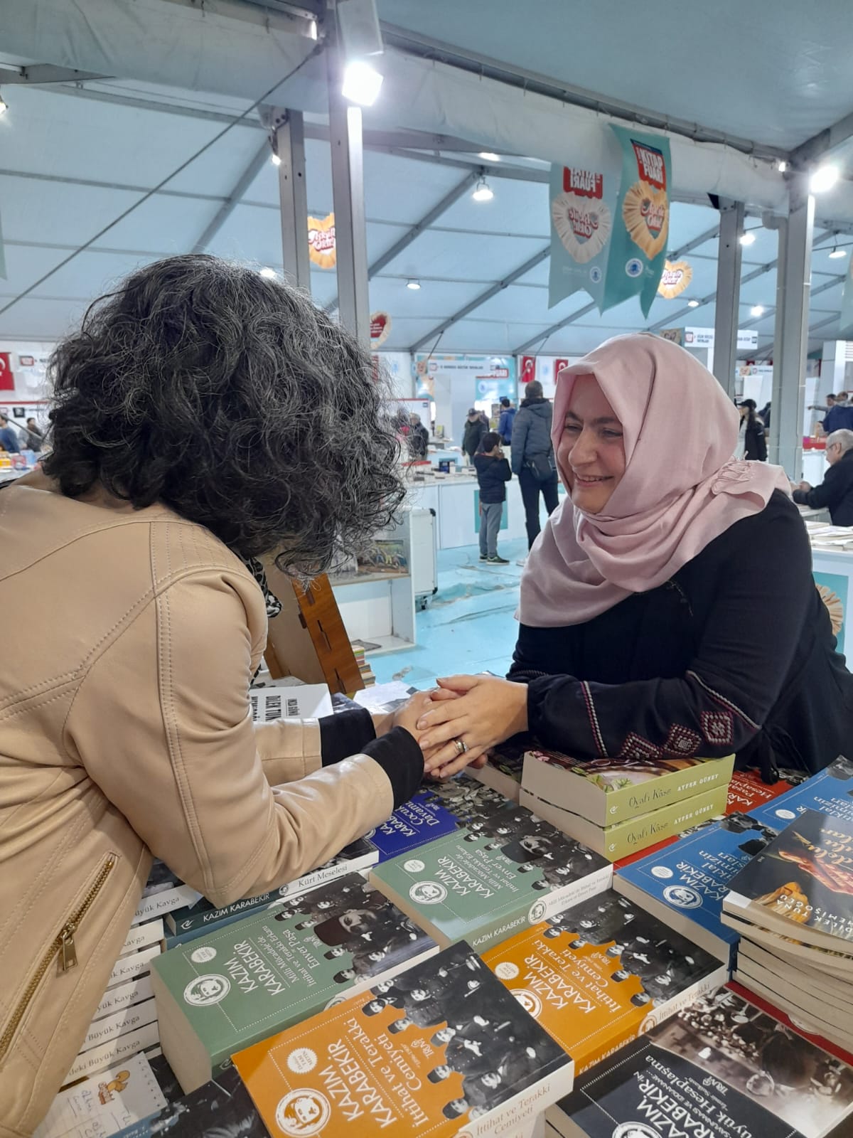 Truva Yayınları ve Truva Edebiyat Dergisi 5. Tuzla Kitap Fuarı İmza Günü- 03 - 04 / Aralık / 2022