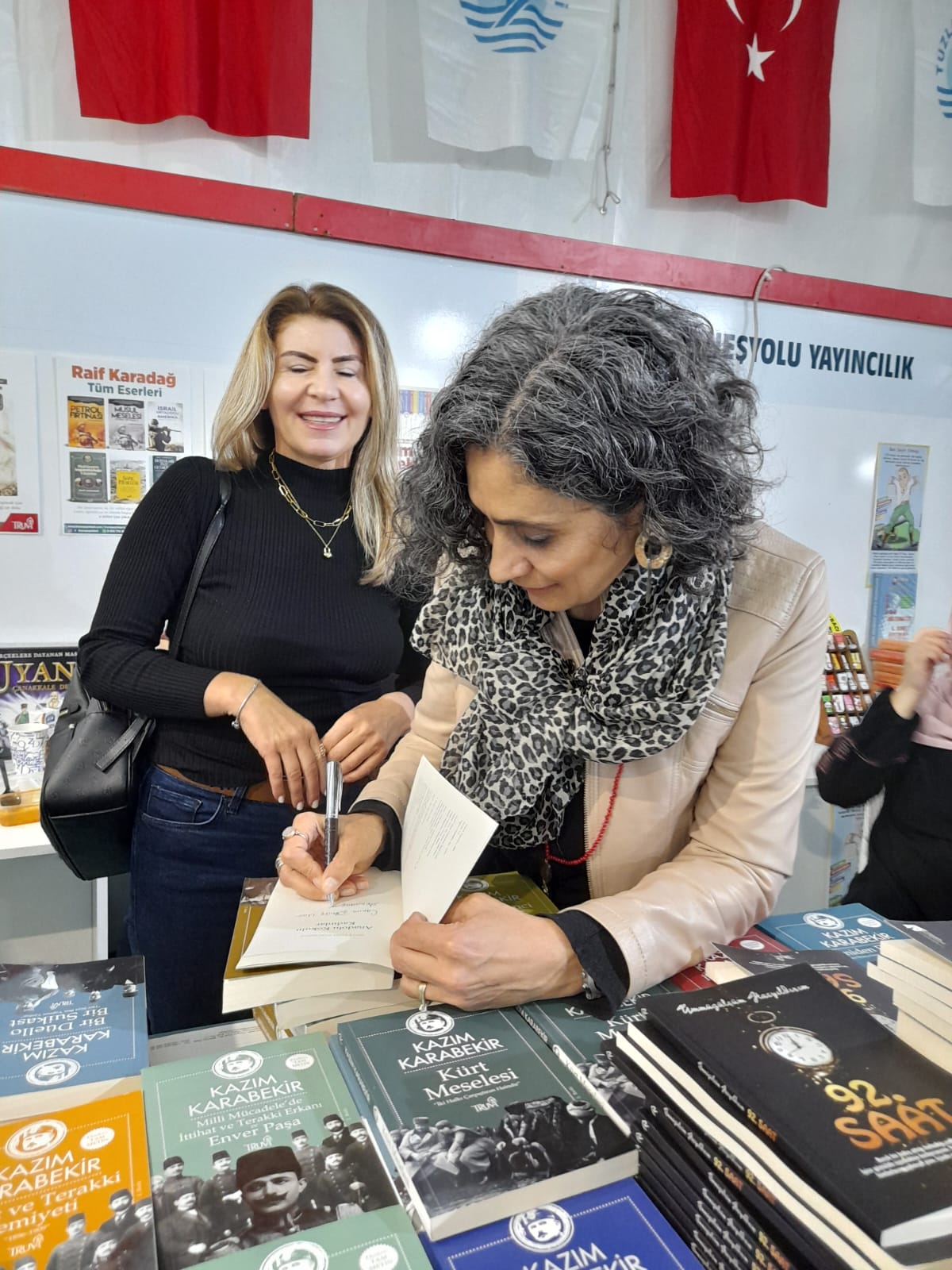 Truva Yayınları ve Truva Edebiyat Dergisi 5. Tuzla Kitap Fuarı İmza Günü- 03 - 04 / Aralık / 2022