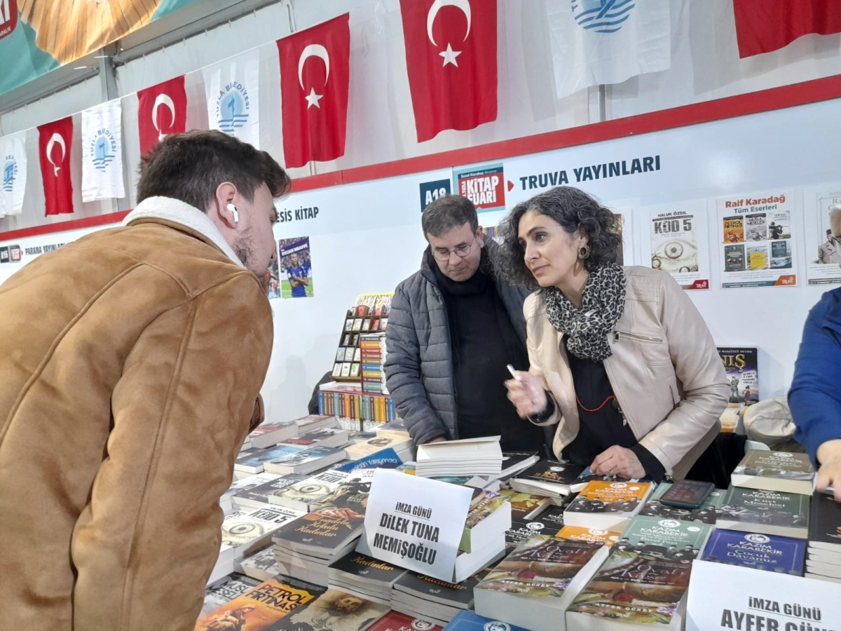 Truva Yayınları ve Truva Edebiyat Dergisi 5. Tuzla Kitap Fuarı İmza Günü- 03 - 04 / Aralık / 2022