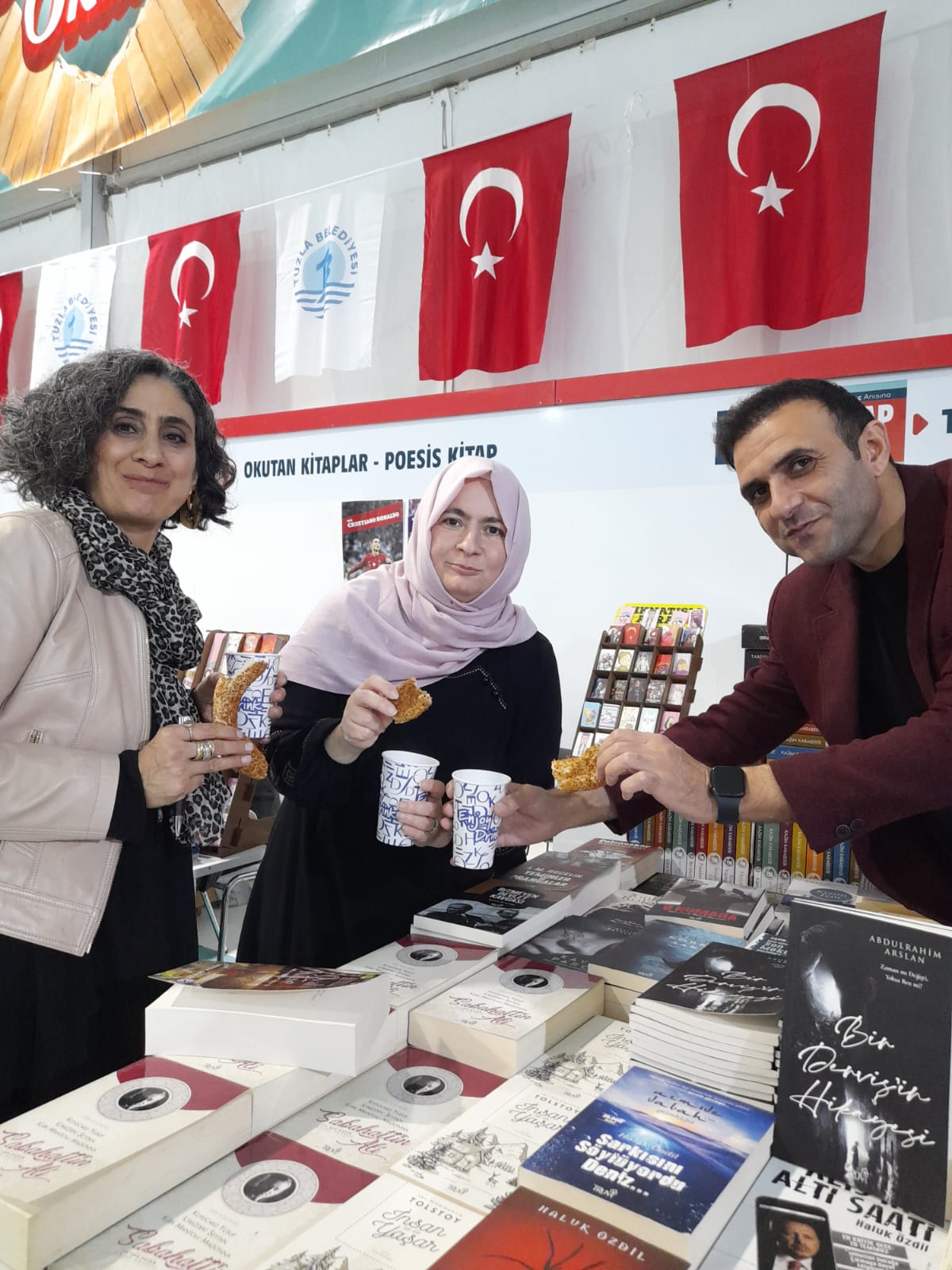 Truva Yayınları ve Truva Edebiyat Dergisi 5. Tuzla Kitap Fuarı İmza Günü- 03 - 04 / Aralık / 2022