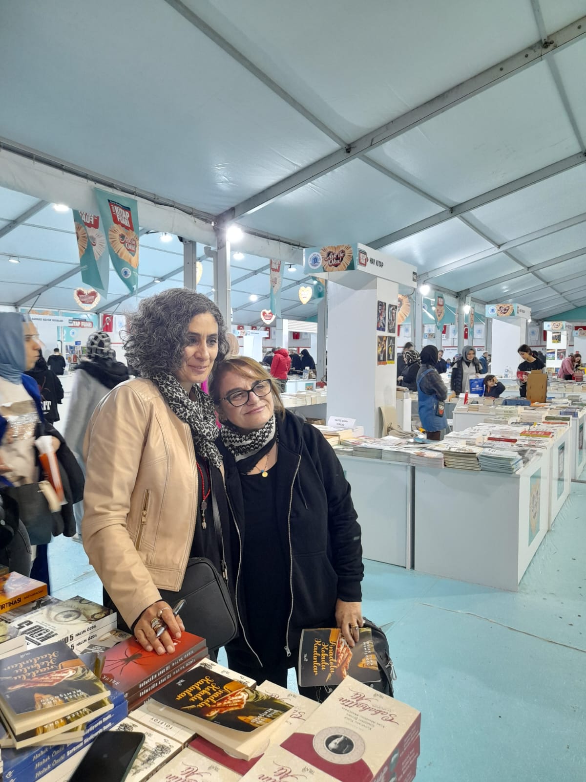 Truva Yayınları ve Truva Edebiyat Dergisi 5. Tuzla Kitap Fuarı İmza Günü- 03 - 04 / Aralık / 2022