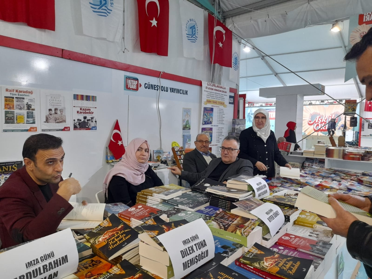 Truva Yayınları ve Truva Edebiyat Dergisi 5. Tuzla Kitap Fuarı İmza Günü- 03 - 04 / Aralık / 2022