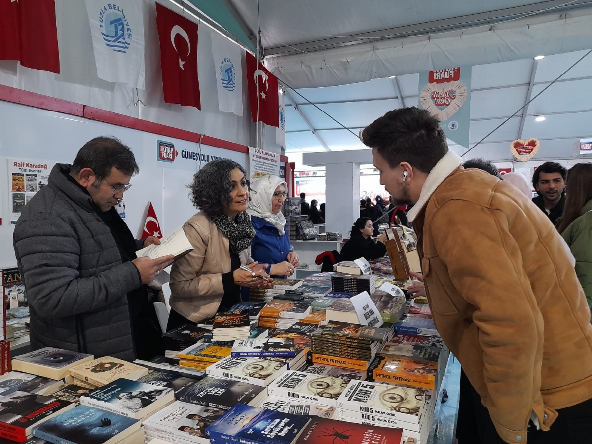 Truva Yayınları ve Truva Edebiyat Dergisi 5. Tuzla Kitap Fuarı İmza Günü- 03 - 04 / Aralık / 2022