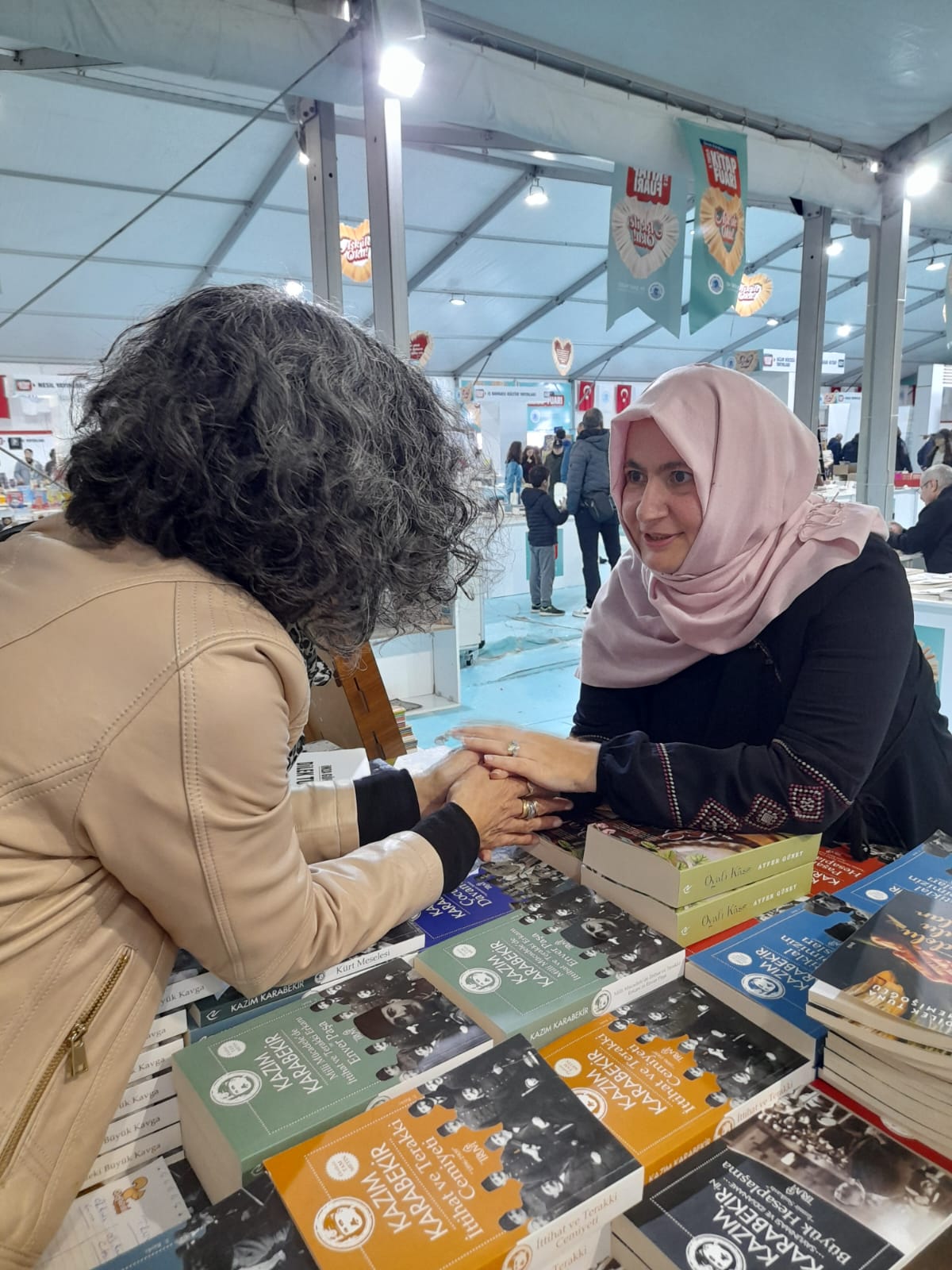 Truva Yayınları ve Truva Edebiyat Dergisi 5. Tuzla Kitap Fuarı İmza Günü- 03 - 04 / Aralık / 2022