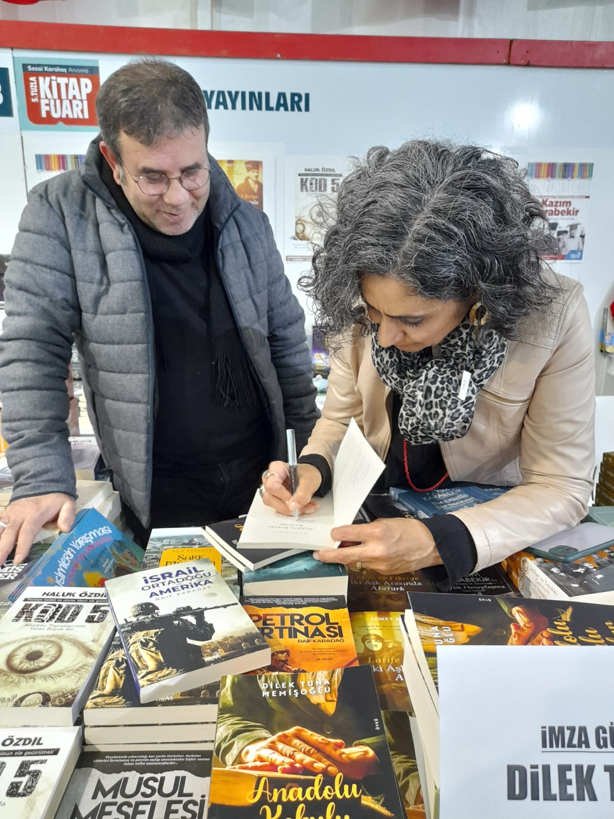 Truva Yayınları ve Truva Edebiyat Dergisi 5. Tuzla Kitap Fuarı İmza Günü- 03 - 04 / Aralık / 2022