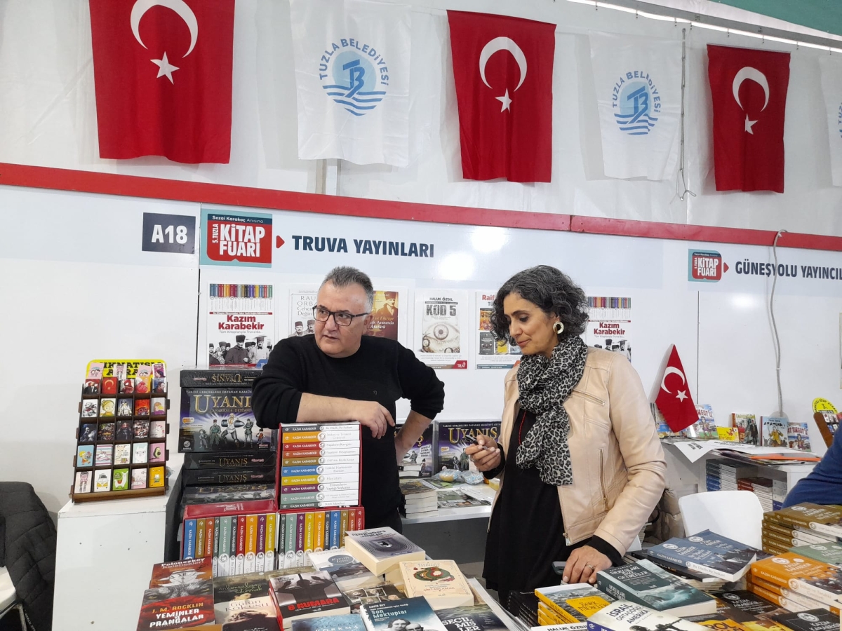 Truva Yayınları ve Truva Edebiyat Dergisi 5. Tuzla Kitap Fuarı İmza Günü- 03 - 04 / Aralık / 2022