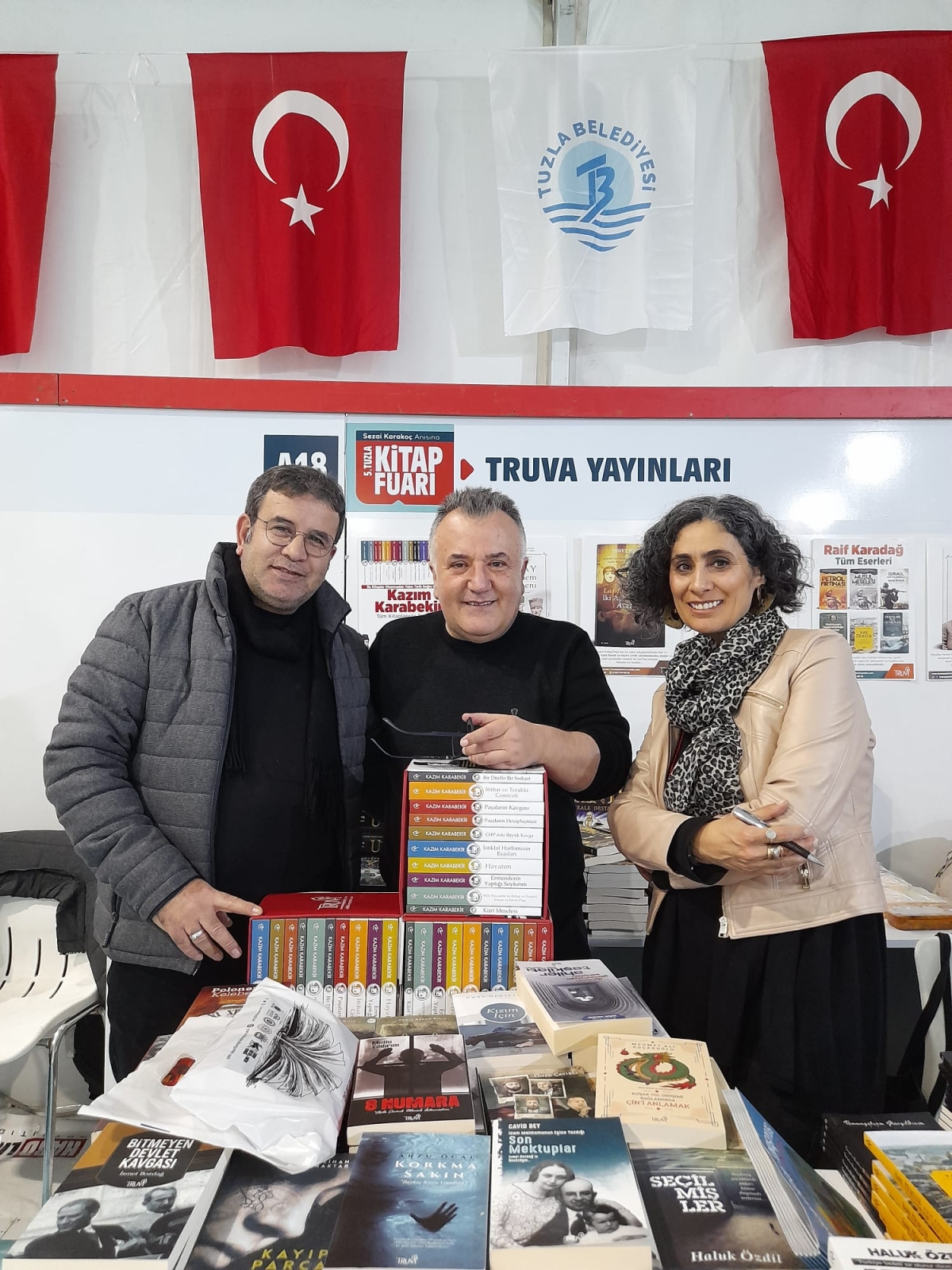 Truva Yayınları ve Truva Edebiyat Dergisi 5. Tuzla Kitap Fuarı İmza Günü- 03 - 04 / Aralık / 2022