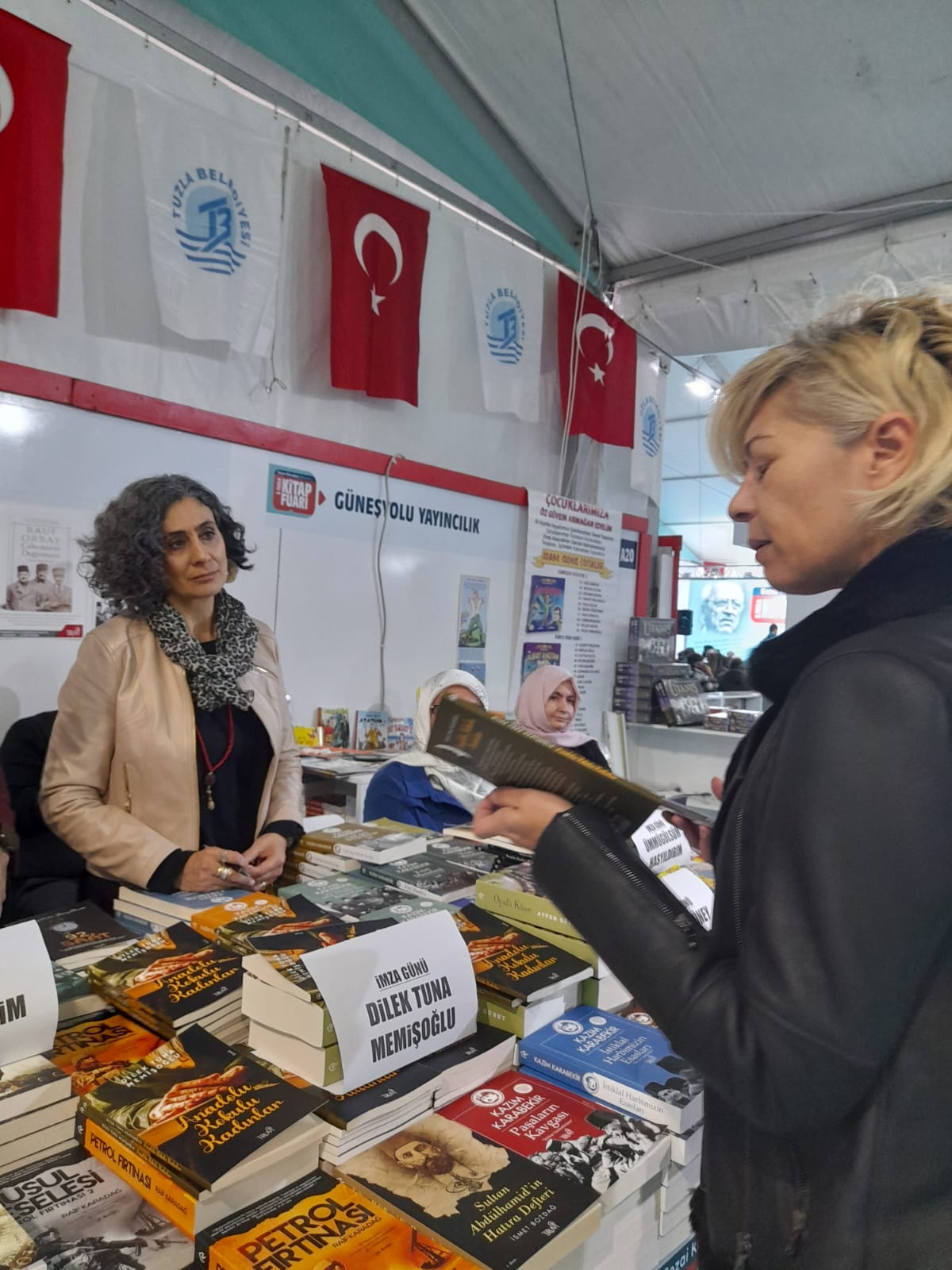 Truva Yayınları ve Truva Edebiyat Dergisi 5. Tuzla Kitap Fuarı İmza Günü- 03 - 04 / Aralık / 2022