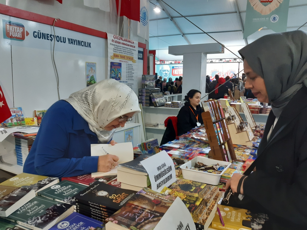 Truva Yayınları ve Truva Edebiyat Dergisi 5. Tuzla Kitap Fuarı İmza Günü- 03 - 04 / Aralık / 2022