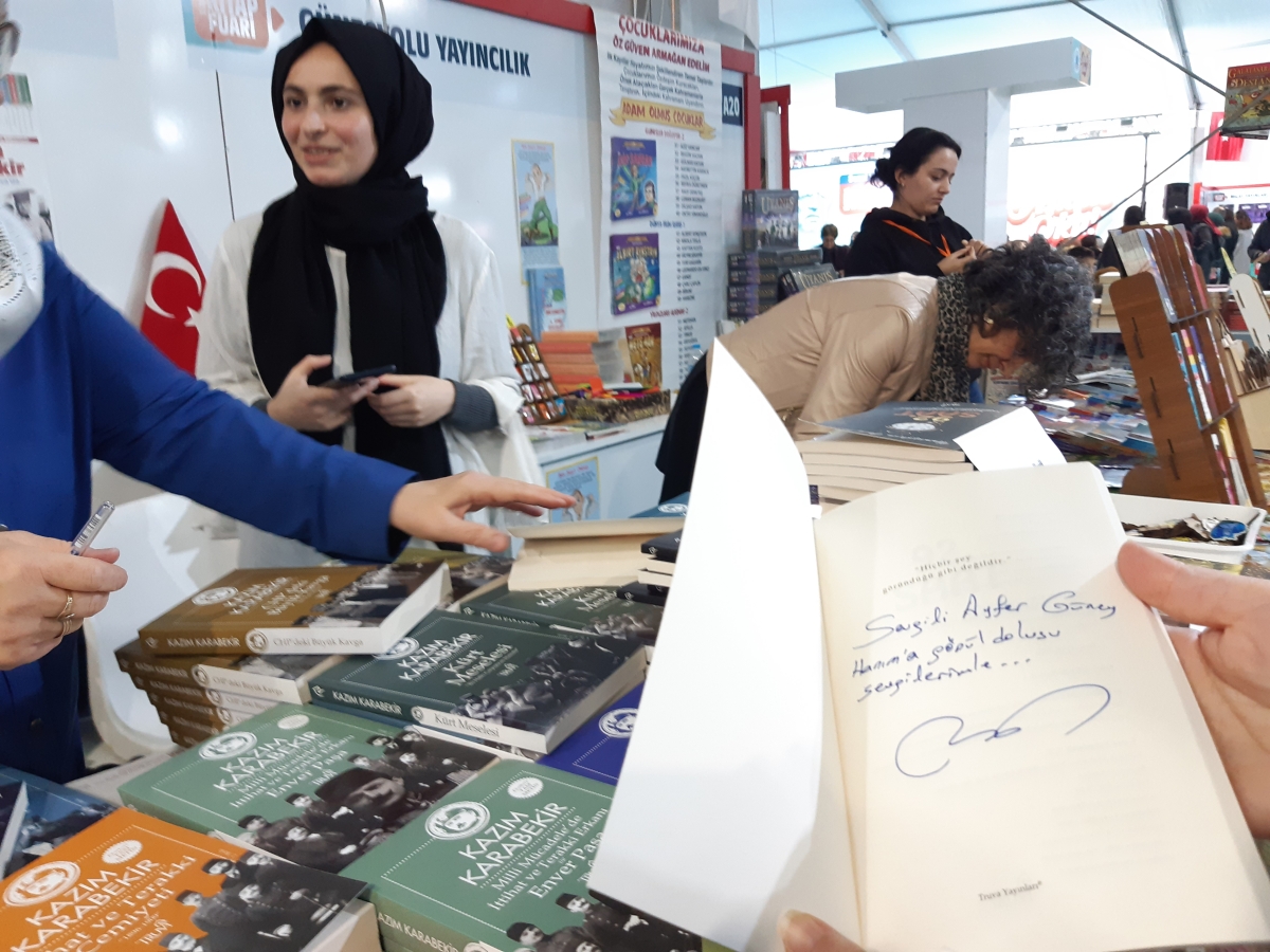 Truva Yayınları ve Truva Edebiyat Dergisi 5. Tuzla Kitap Fuarı İmza Günü- 03 - 04 / Aralık / 2022