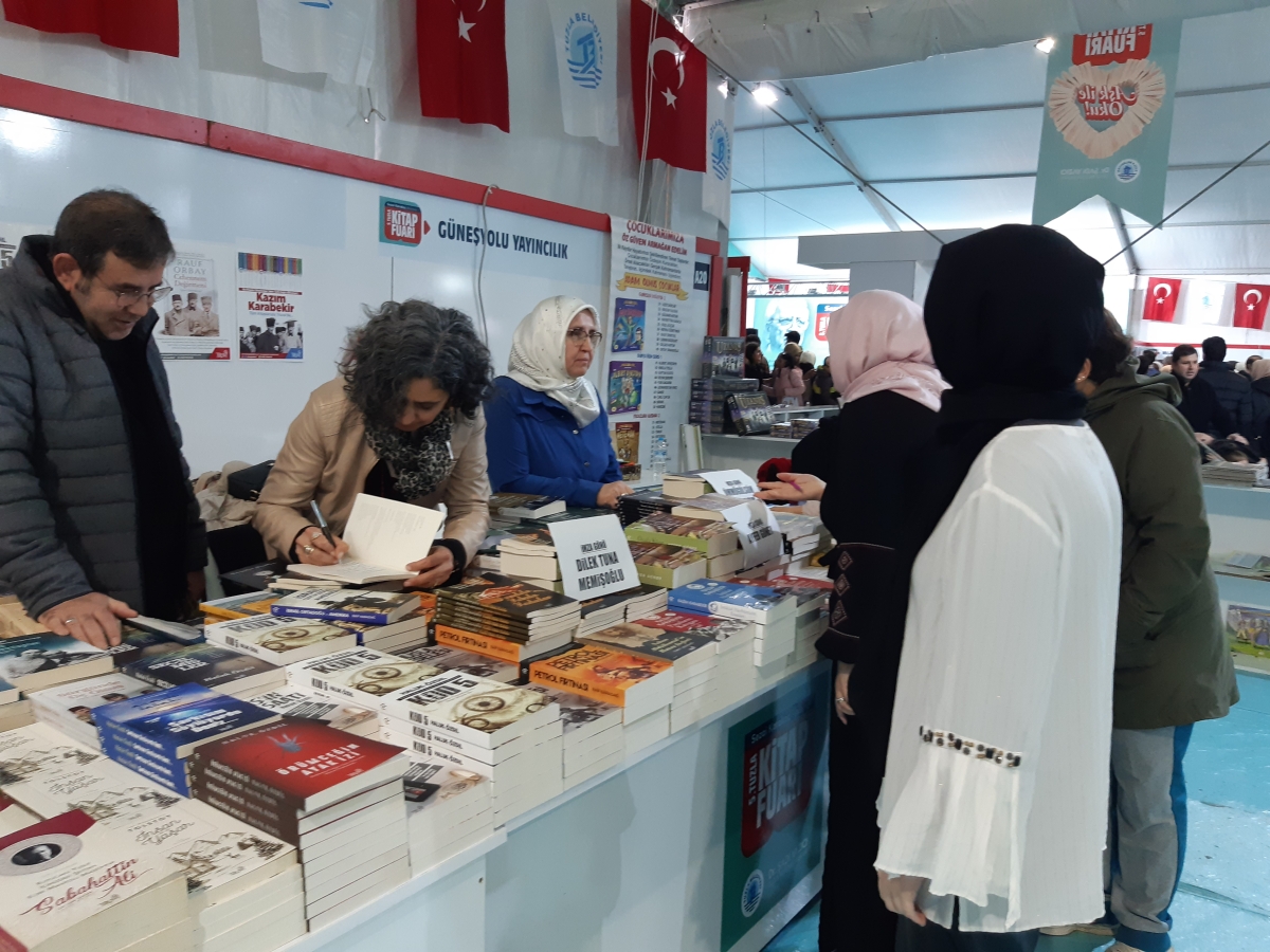 Truva Yayınları ve Truva Edebiyat Dergisi 5. Tuzla Kitap Fuarı İmza Günü- 03 - 04 / Aralık / 2022