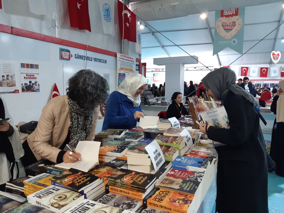 Truva Yayınları ve Truva Edebiyat Dergisi 5. Tuzla Kitap Fuarı İmza Günü- 03 - 04 / Aralık / 2022