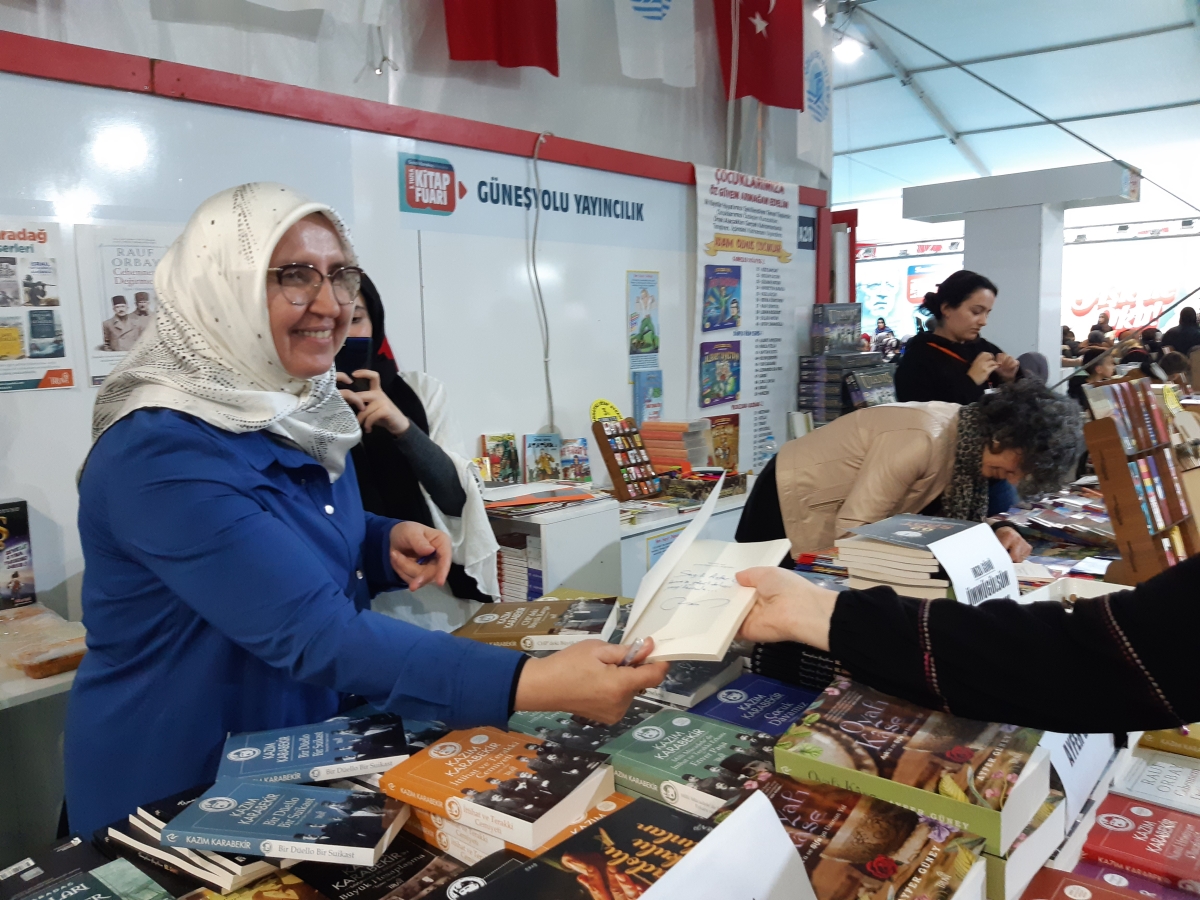 Truva Yayınları ve Truva Edebiyat Dergisi 5. Tuzla Kitap Fuarı İmza Günü- 03 - 04 / Aralık / 2022