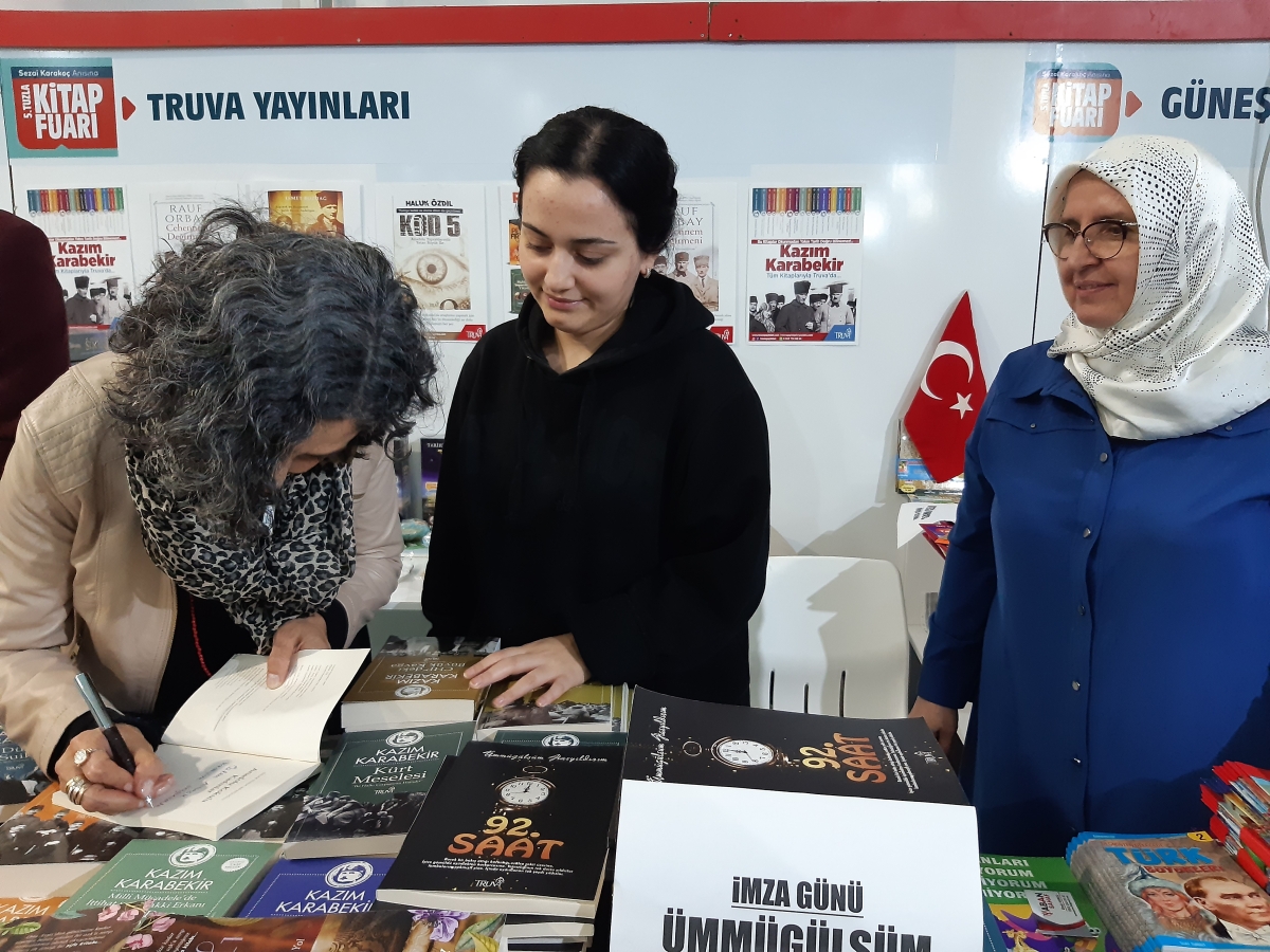 Truva Yayınları ve Truva Edebiyat Dergisi 5. Tuzla Kitap Fuarı İmza Günü- 03 - 04 / Aralık / 2022