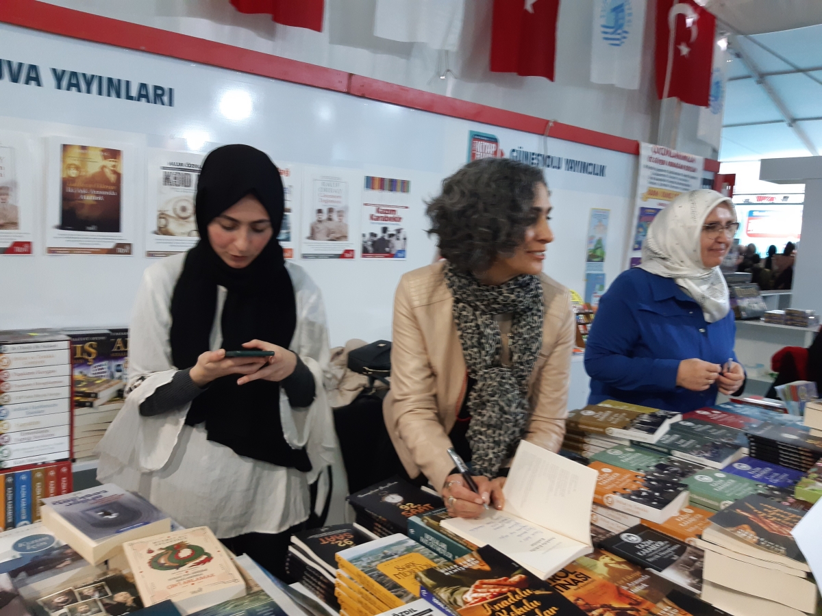 Truva Yayınları ve Truva Edebiyat Dergisi 5. Tuzla Kitap Fuarı İmza Günü- 03 - 04 / Aralık / 2022