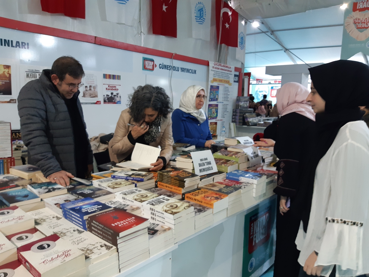 Truva Yayınları ve Truva Edebiyat Dergisi 5. Tuzla Kitap Fuarı İmza Günü- 03 - 04 / Aralık / 2022