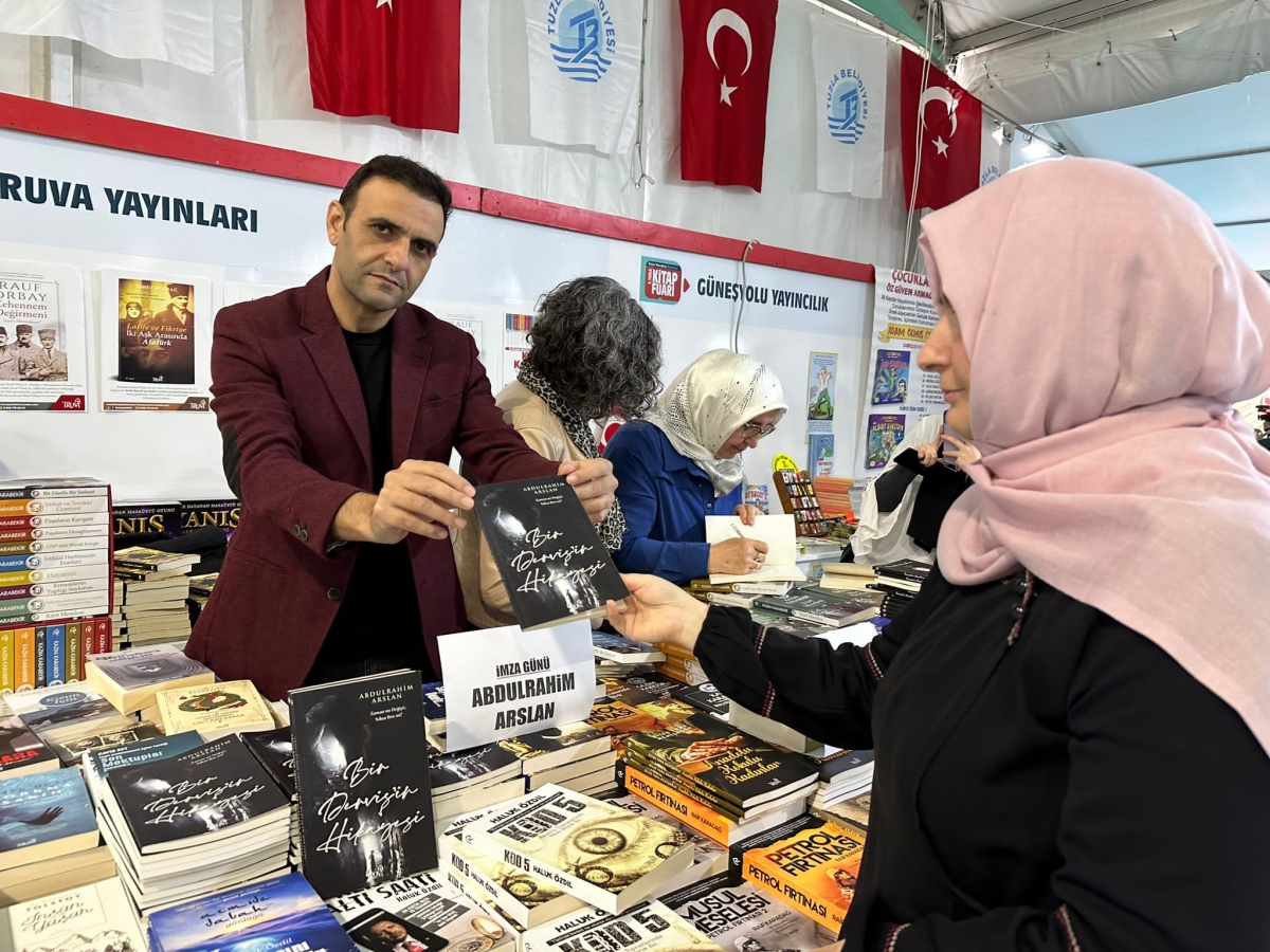 Truva Yayınları ve Truva Edebiyat Dergisi 5. Tuzla Kitap Fuarı İmza Günü- 03 - 04 / Aralık / 2022