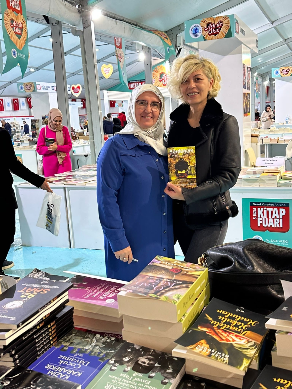 Truva Yayınları ve Truva Edebiyat Dergisi 5. Tuzla Kitap Fuarı İmza Günü- 03 - 04 / Aralık / 2022