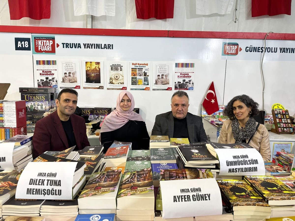 Truva Yayınları ve Truva Edebiyat Dergisi 5. Tuzla Kitap Fuarı İmza Günü- 03 - 04 / Aralık / 2022