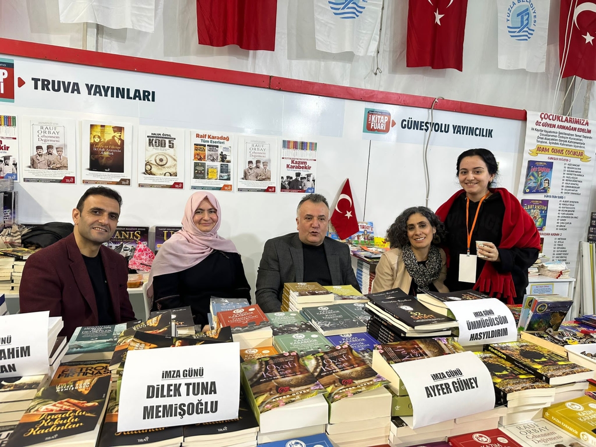 Truva Yayınları ve Truva Edebiyat Dergisi 5. Tuzla Kitap Fuarı İmza Günü- 03 - 04 / Aralık / 2022