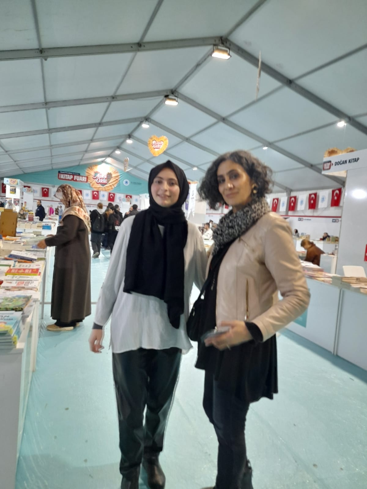Truva Yayınları ve Truva Edebiyat Dergisi 5. Tuzla Kitap Fuarı İmza Günü- 03 - 04 / Aralık / 2022