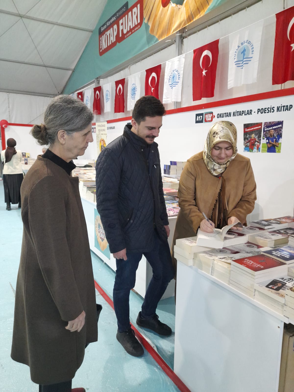 Truva Yayınları ve Truva Edebiyat Dergisi 5. Tuzla Kitap Fuarı İmza Günü- 03 - 04 / Aralık / 2022