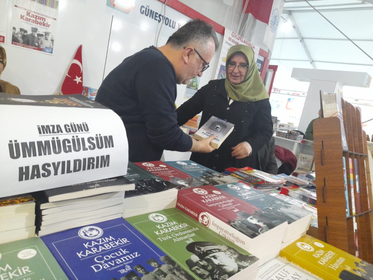 Truva Yayınları ve Truva Edebiyat Dergisi 5. Tuzla Kitap Fuarı İmza Günü- 03 - 04 / Aralık / 2022