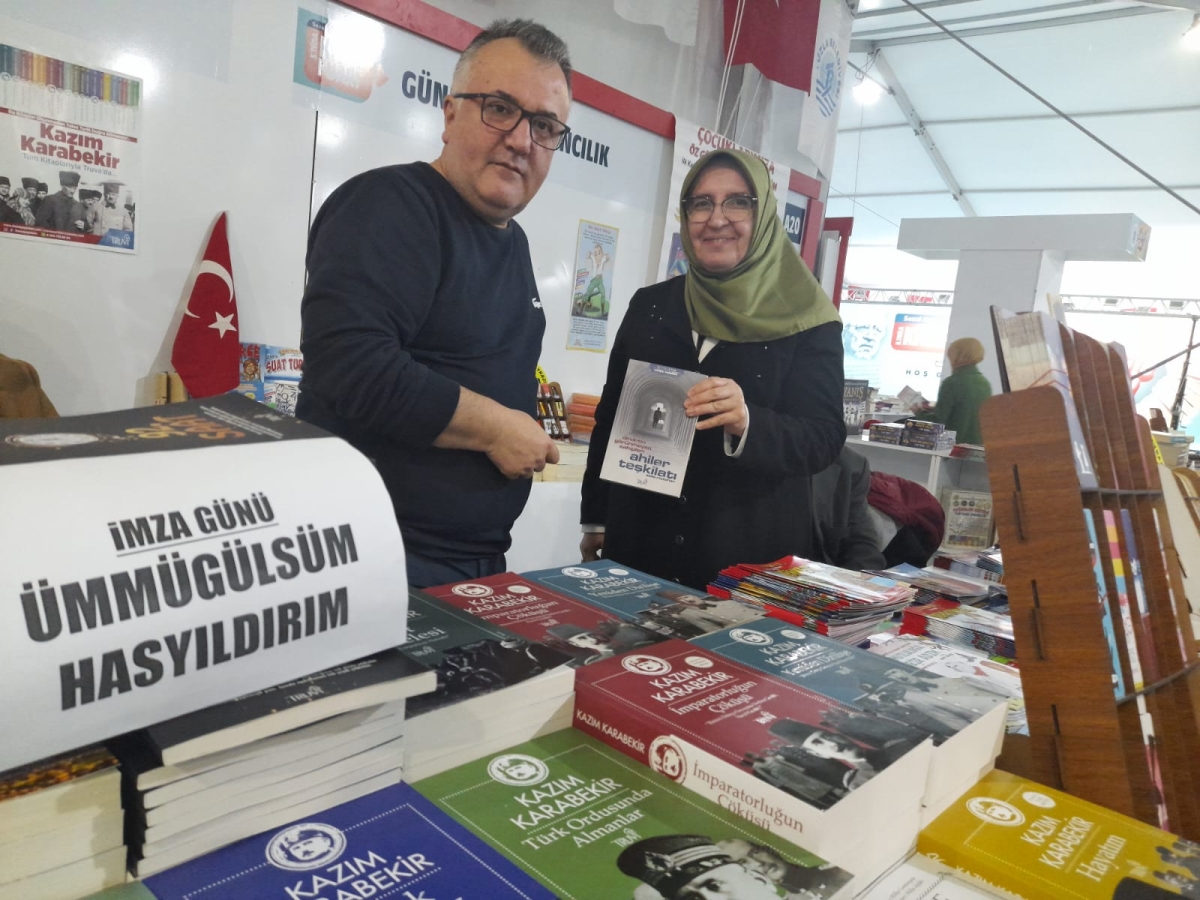 Truva Yayınları ve Truva Edebiyat Dergisi 5. Tuzla Kitap Fuarı İmza Günü- 03 - 04 / Aralık / 2022