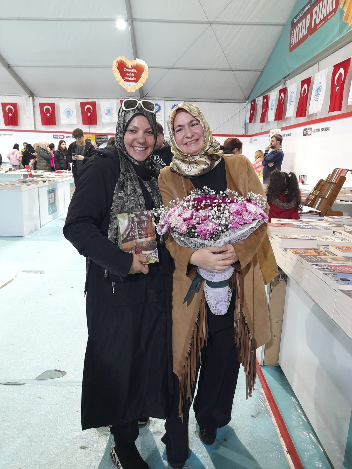 Truva Yayınları ve Truva Edebiyat Dergisi 5. Tuzla Kitap Fuarı İmza Günü- 03 - 04 / Aralık / 2022