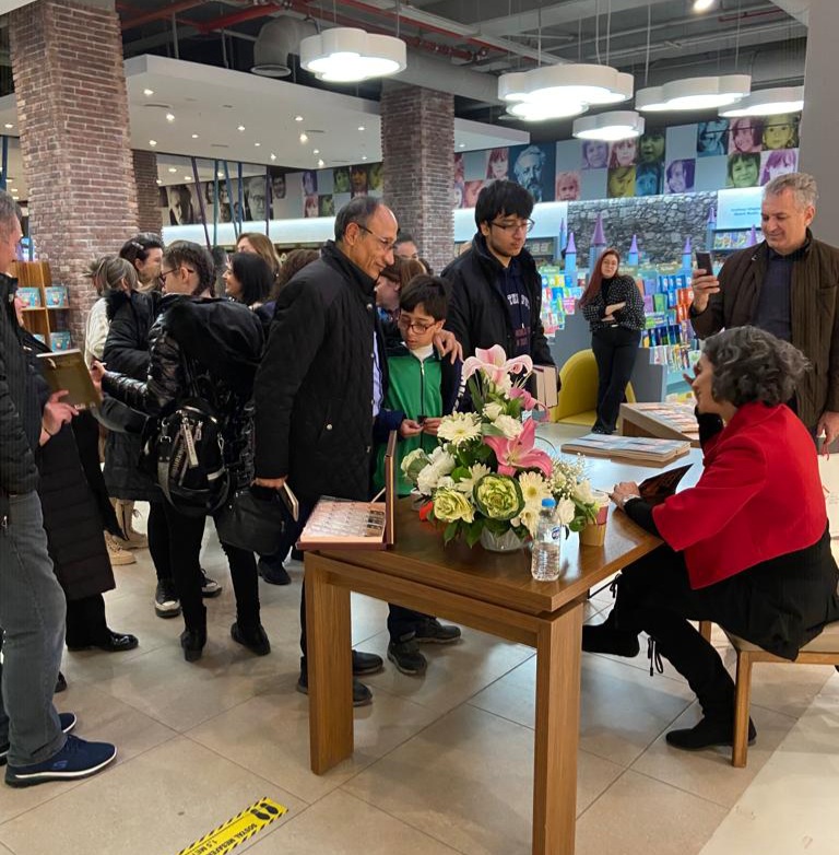 Dilek Tuna Memişoğlu, Ankara'da TRUVA YAYINLARI'nın Organizasyonuyla Düzenlenen İmza Gününde Kitabını İmzaladı